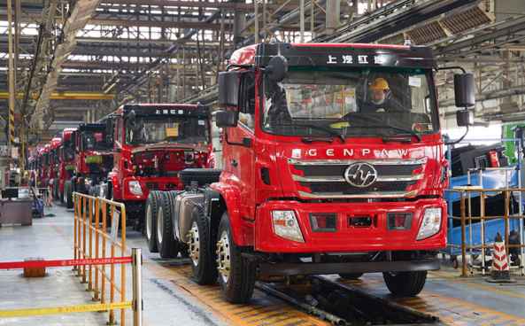 Hongyan heavy trucks on assembly line – advanced manufacturing at SAIC-Iveco joint factory