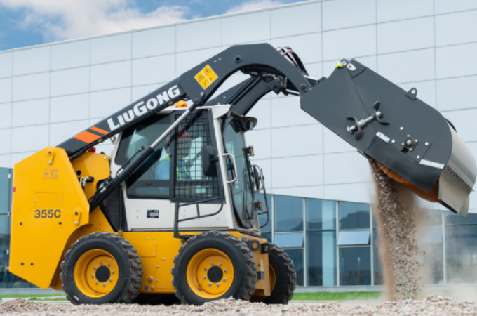 LiuGong 355C Skid Steer Loader operating in a construction site in Saudi Arabia – compact and powerful performance