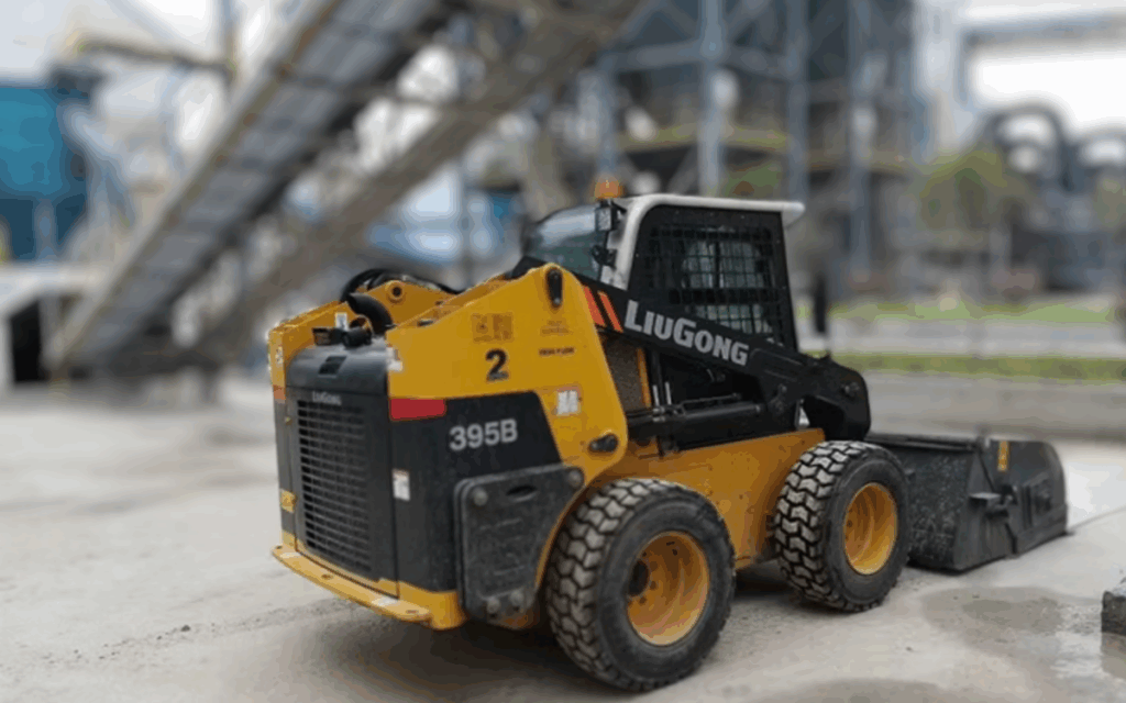LiuGong 395B Skid Steer Loader working on compact job site with high breakout force