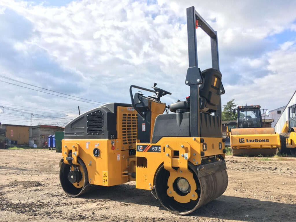 LiuGong 6015E mini vibratory roller used for asphalt compaction in urban roadwork in Saudi Arabia