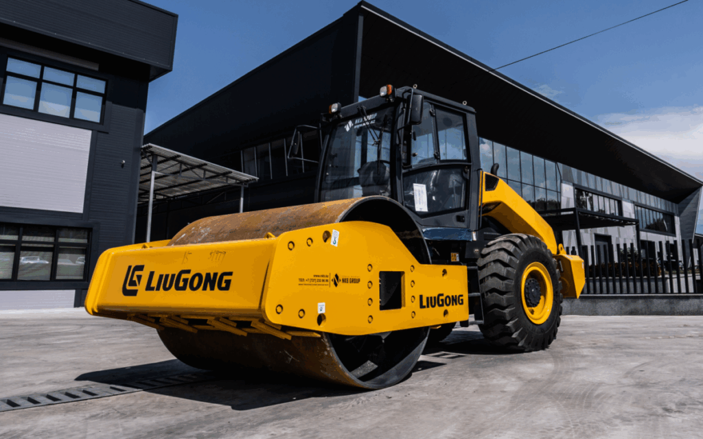 LiuGong 6116E Single Drum Vibratory Roller for Soil Compaction on Large Projects