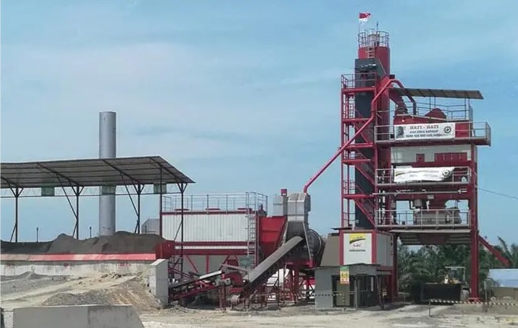 NFLG LB2000 Asphalt Plant installed in Saudi Arabia – high-efficiency modular mixing equipment for road construction.